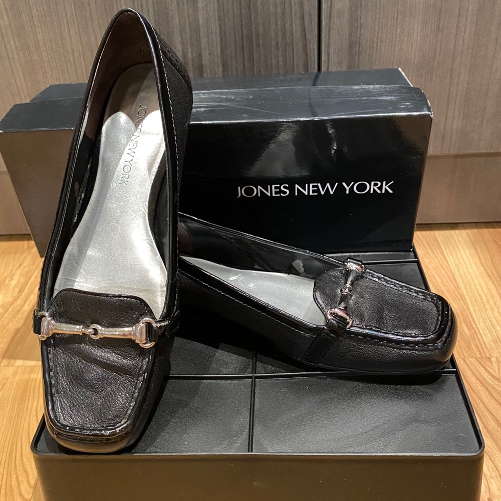 Jones New York Flats